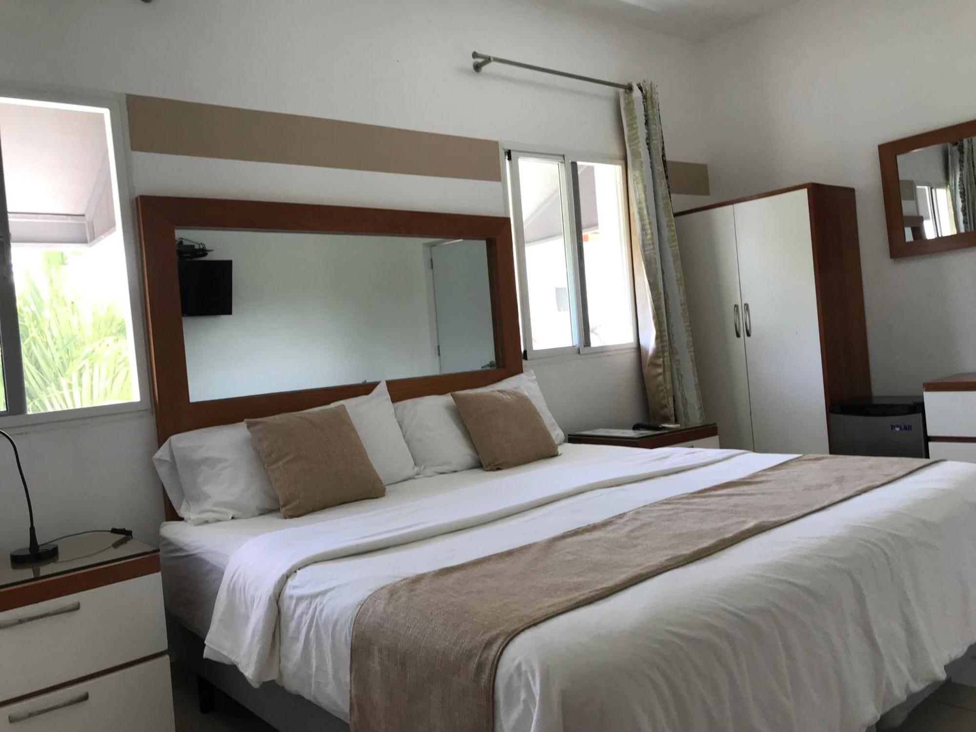 Centro De Santiago Hotel ซานติอาโก เด ลอสกาบาเญโรส ภายนอก รูปภาพ